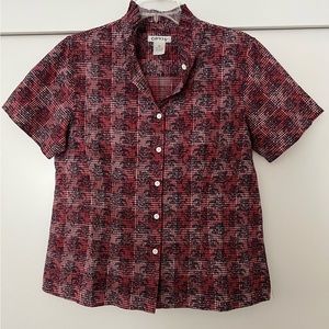 NWOT Orvis Red White Black Short Sleeve Pleated Collar Button Down Blouse Size M
